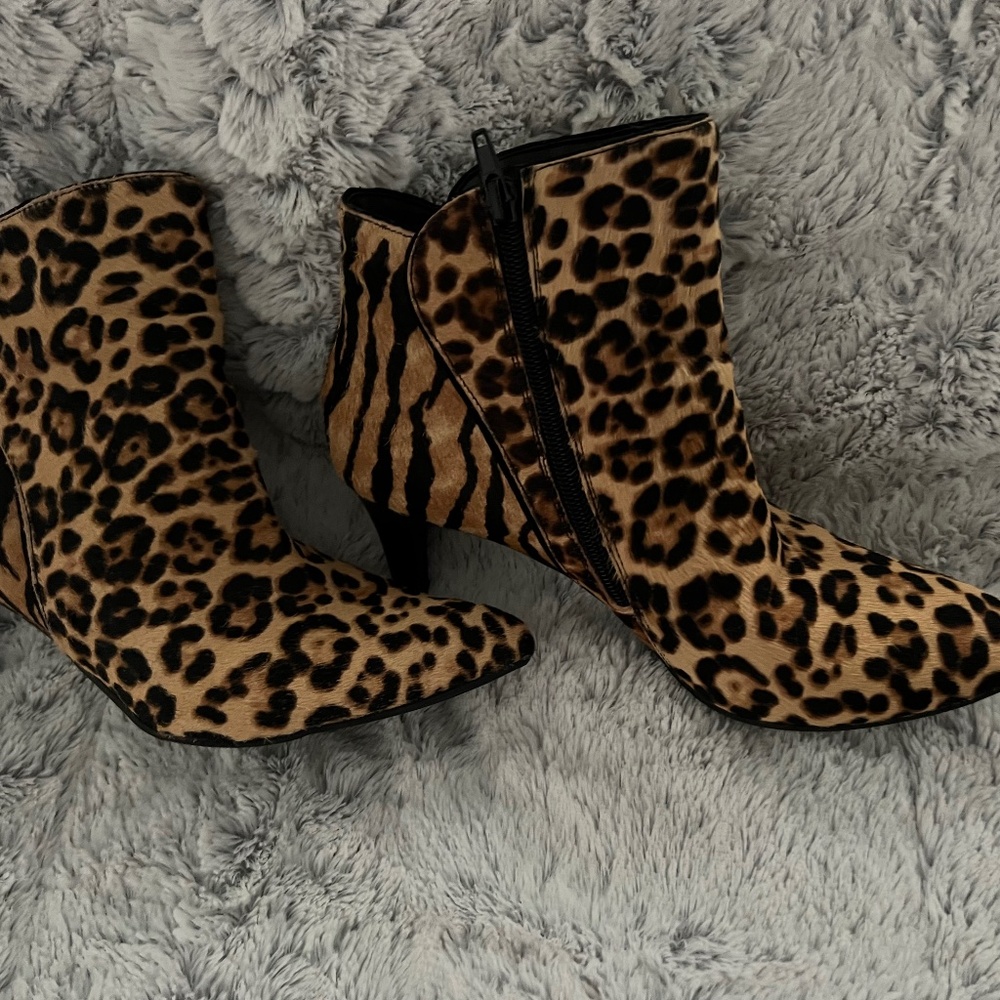 Leopard heeled boots